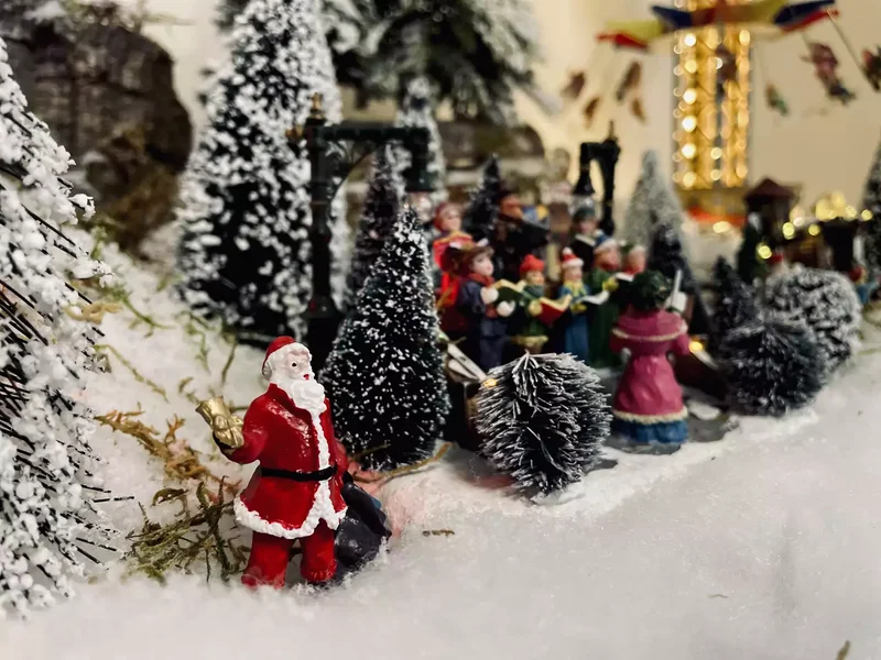 20 Christmas Village Display Ideas for Nostalgic Holidays 17 Christmas Fair