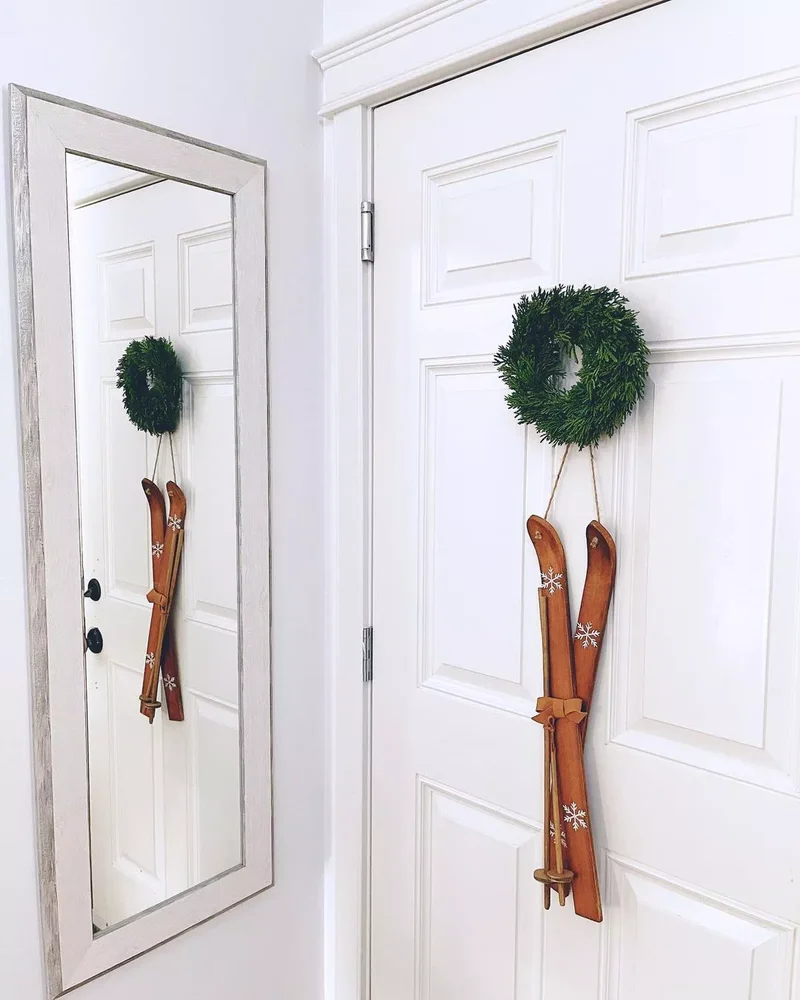Christmas Door Decorating Ideas: 30 Designer Looks to Try 22 Christmas Ornaments
