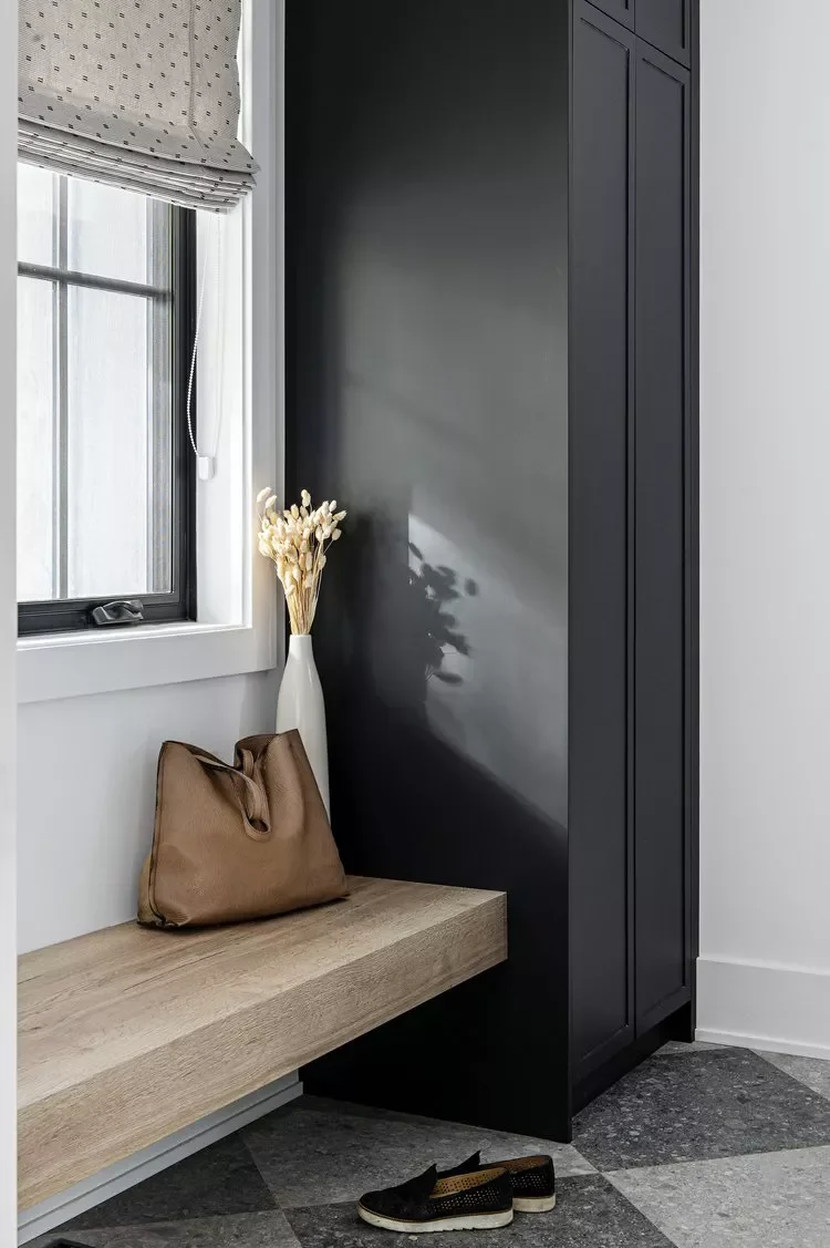 28 Beautiful Entryway Bench Ideas That Welcome Your Guests 5 Chunky Wood Bench