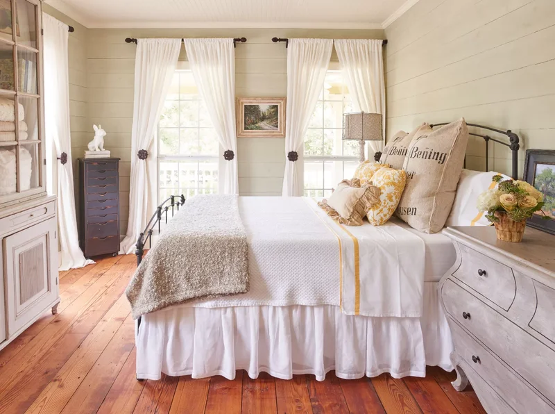 15 Cozy Farmhouse Bedroom Ideas to Transform Your Space 7 Classic Country Style