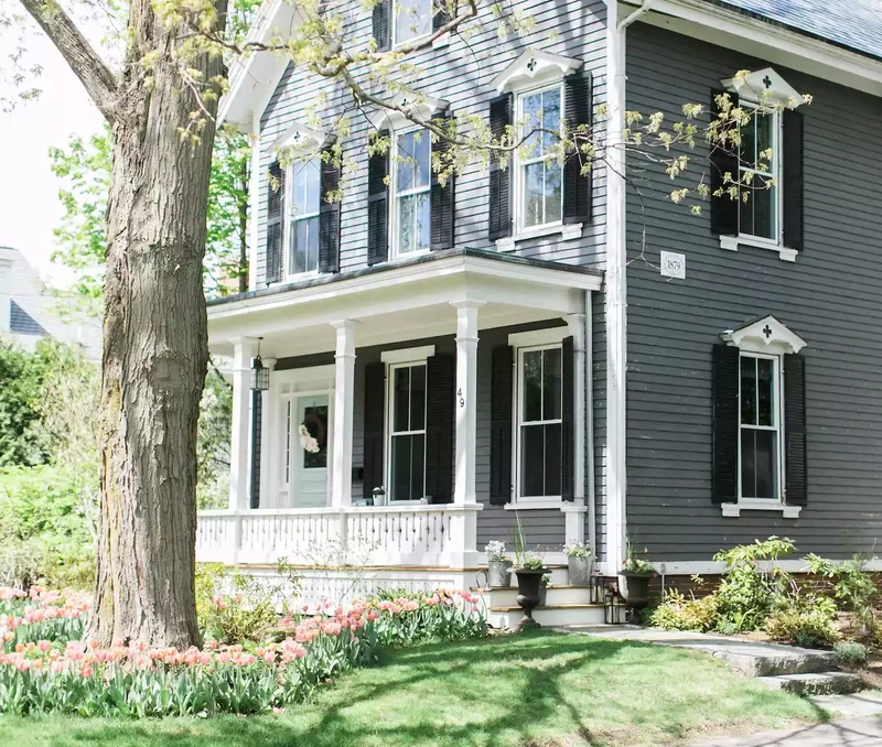 82 Stunning Front Yard Landscaping Ideas to Try This Spring 23 Classic Front Yard Tulip Garden