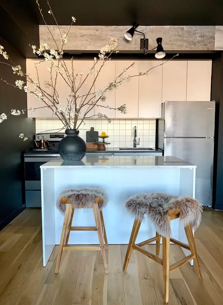 33 Kitchen Island Seating Ideas to Simplify Hectic Mornings 5 Closed Overhang