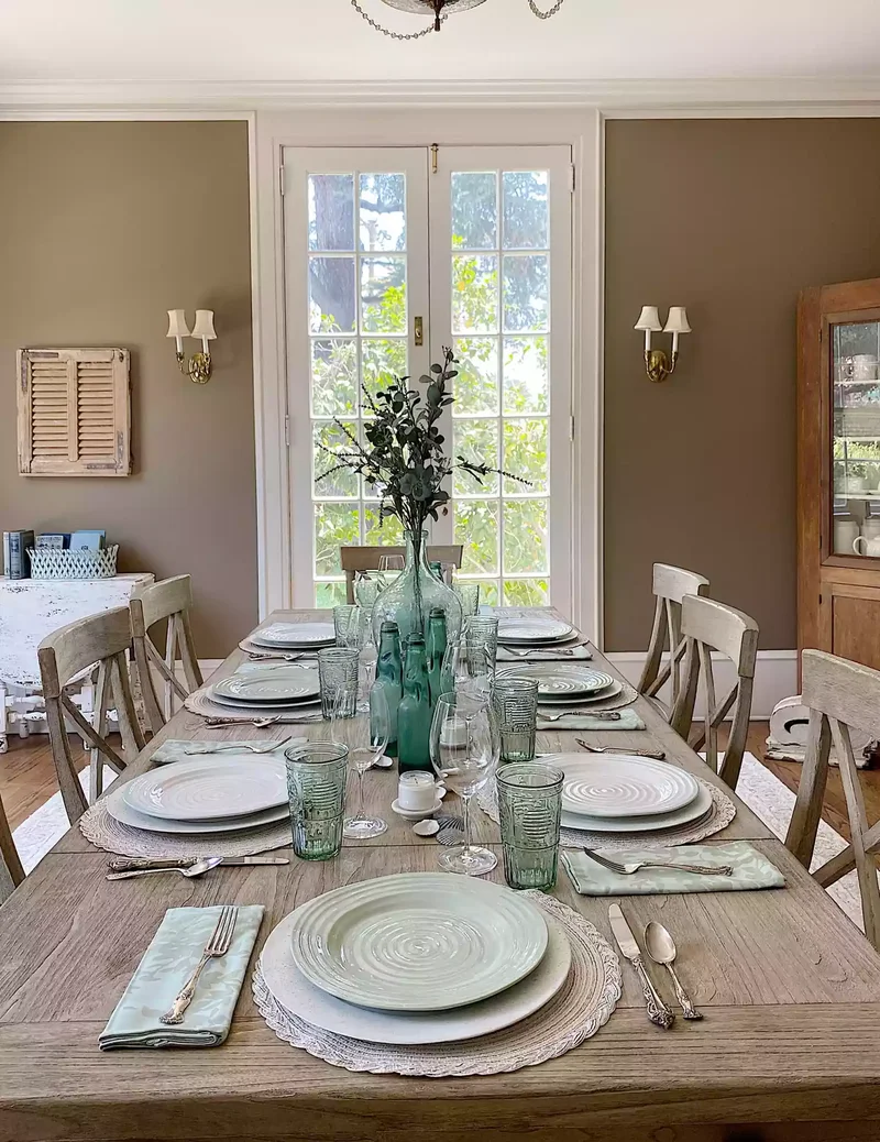 32 Modern Farmhouse Dining Room Ideas for Rustic Warmth 19 Coastal Farmhouse Table Setting