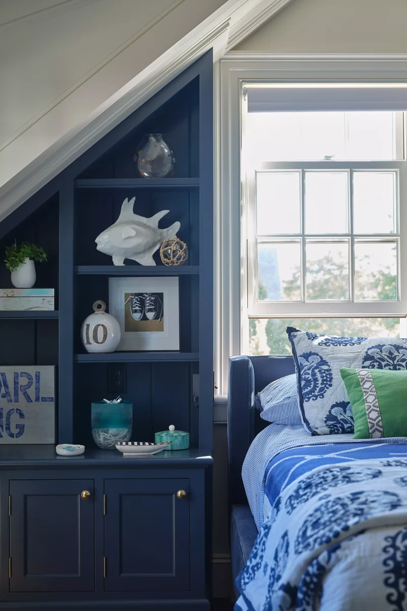 30 Beautiful Blue and White Bedroom Ideas for Restful Style 26 Coastal-Inspired Navy and White Bedroom