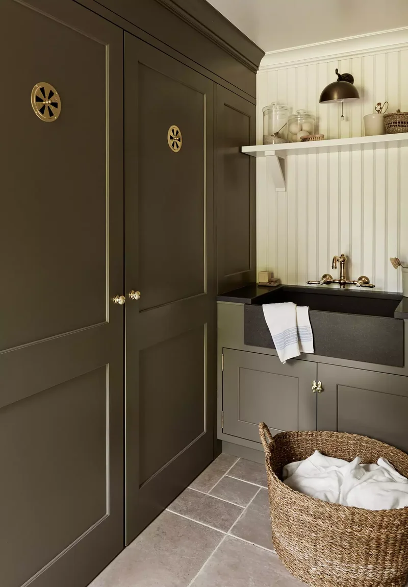 32 Clever and Beautiful Towel Storage Solutions 18 Collect Towels in a Basket