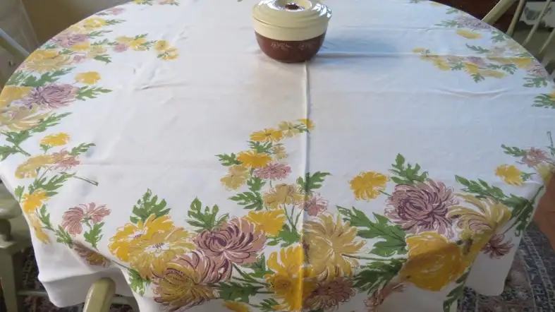 Common Mistakes When Selecting a Tablecloth for a 42-Inch Round Table