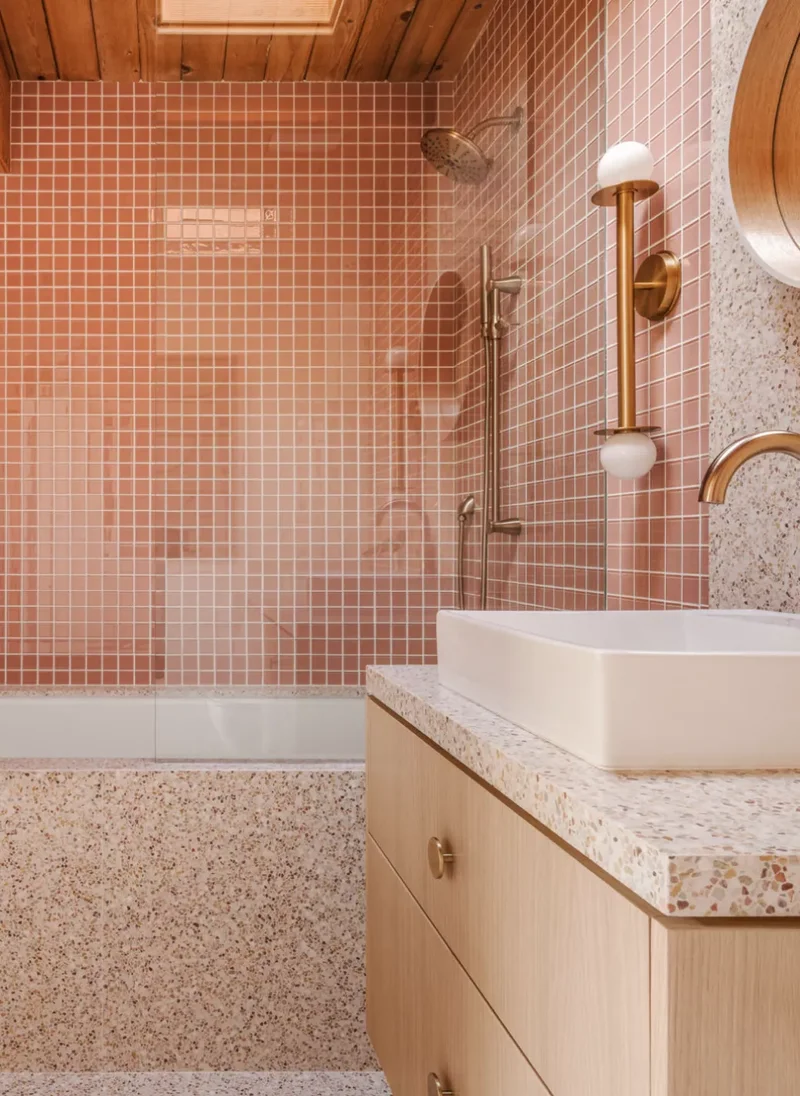 42 Vibrant Bathroom Color Ideas for Small Space Styling 11 Coral