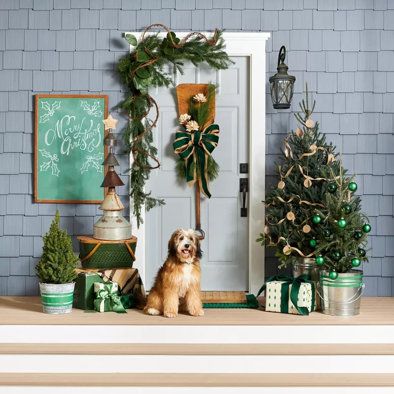 54 DIY Christmas Garland Ideas to Fill Your Home with Joy 28 Corner Swag