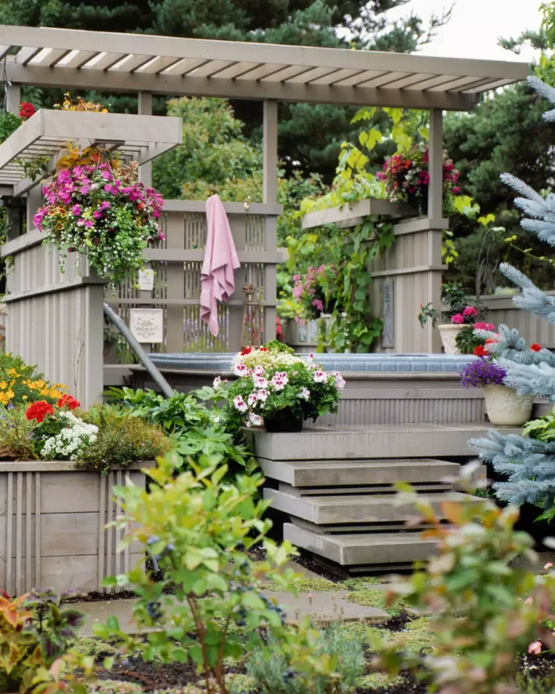 Cottage Retreat Hot Tub Deck