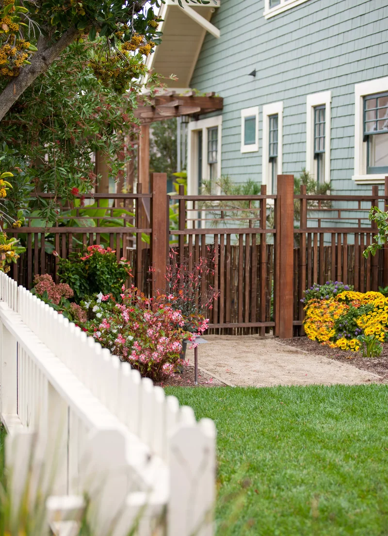 26 Beautiful Garden Gate Ideas to Enhance Your Yard 18 Craftsman Garden Gate