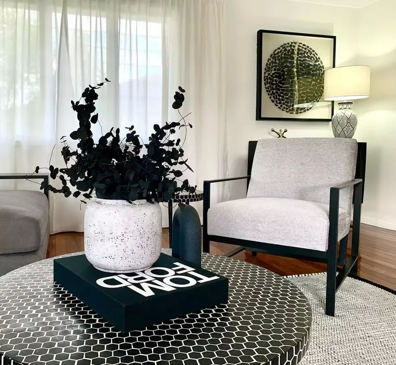 30 Black-and-White Living Room Ideas That Look Stunning 14 Create a Minimalist Feel