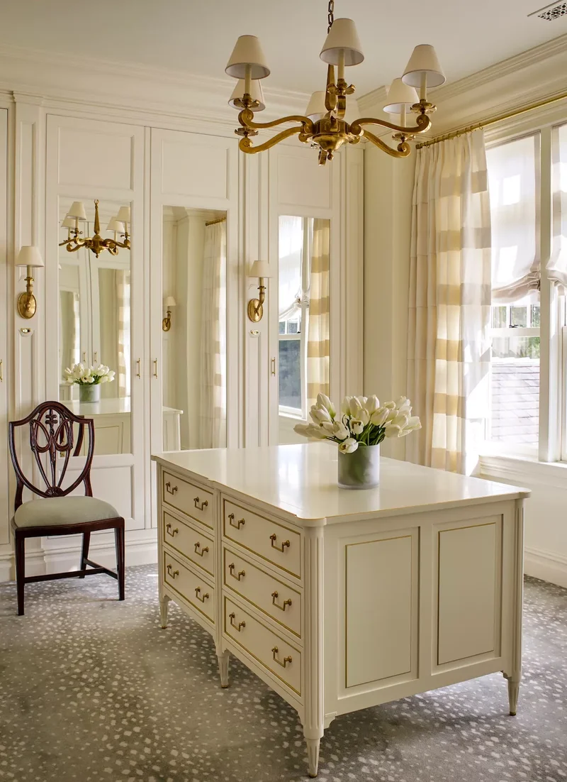 24 Glamorous Dressing Room Ideas to Transform Your Space 3 Create an Retro Feel