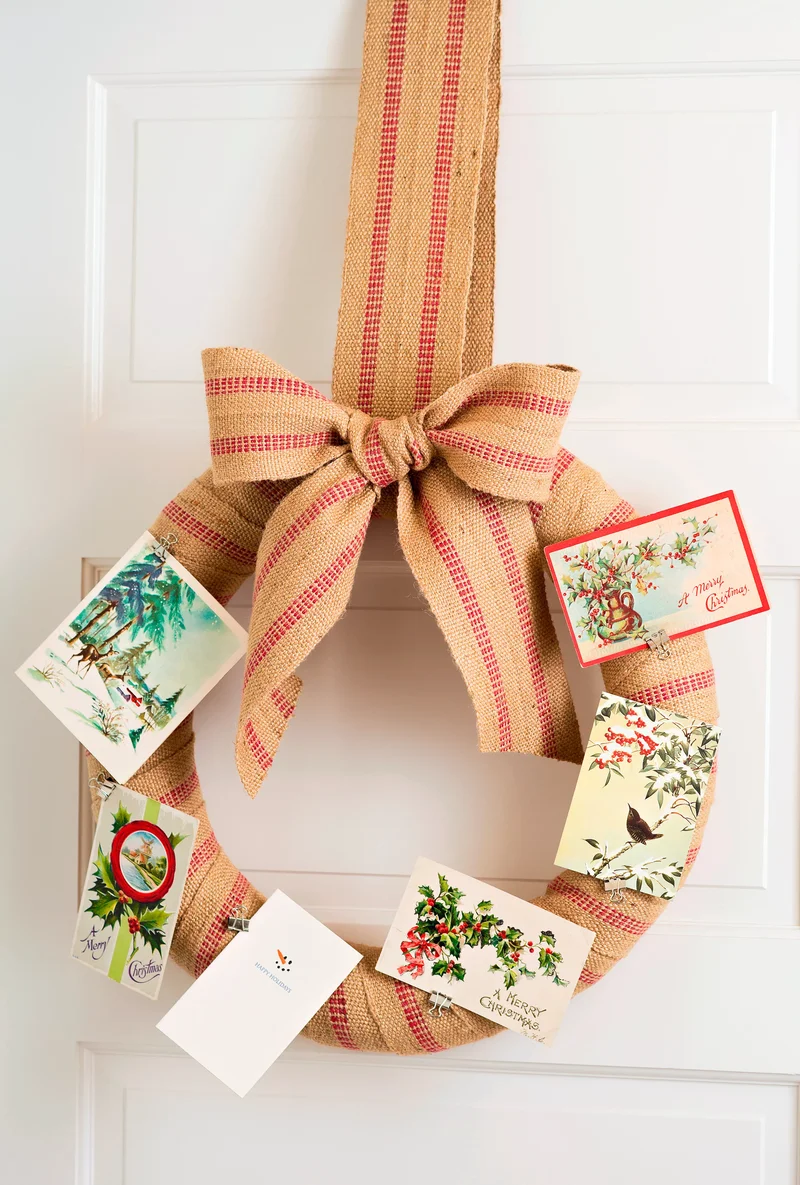 30 Creative DIY Christmas Card Display Ideas for Your Home 17 Creative Christmas Card Wreath
