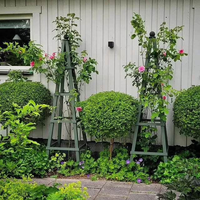 82 Stunning Front Yard Landscaping Ideas to Try This Spring 27 Creative Narrow Front Yard Plantings