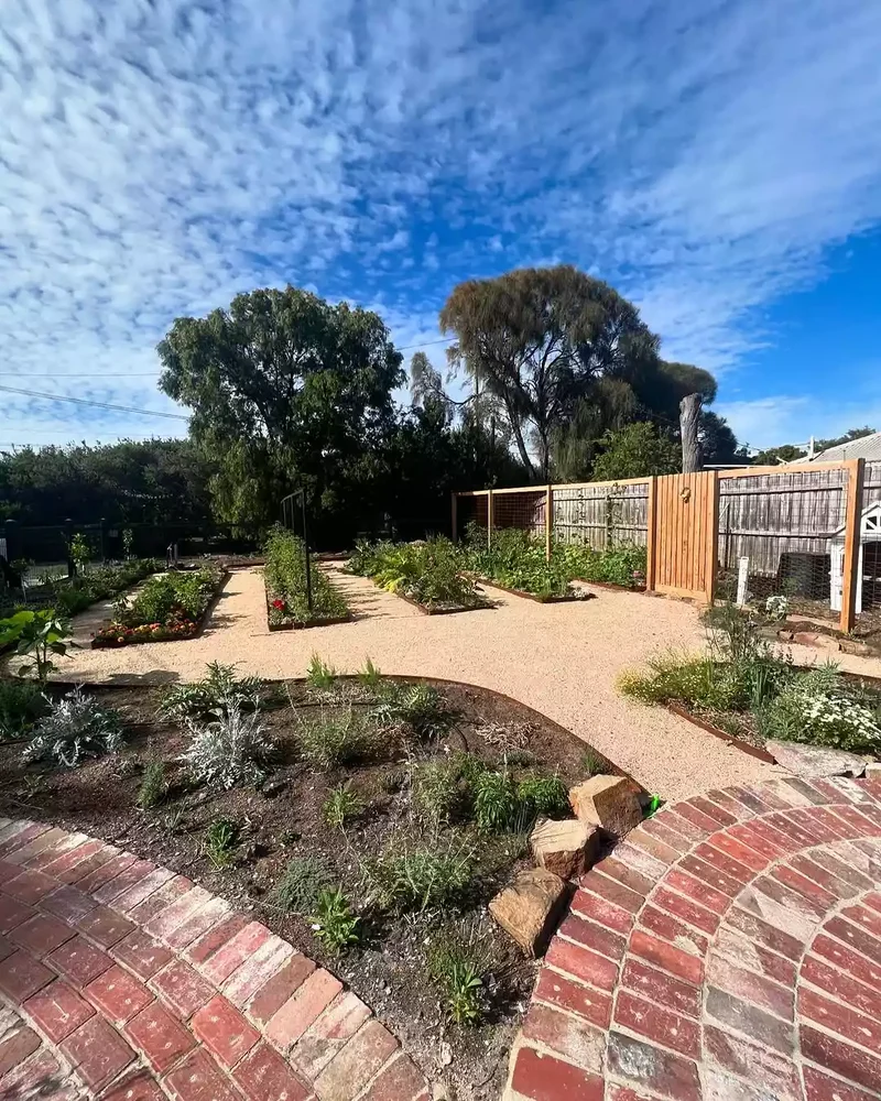 15 Brick Edging Ideas for Stylish Garden Flower Borders 8 Curved Brick Pathway