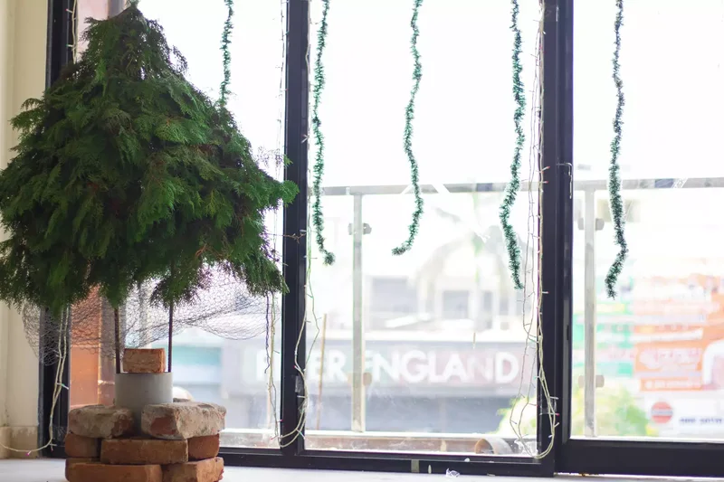 DIY Christmas Tree Ideas Worth Displaying for Your Guests 14 DIY Chicken Wire Tree