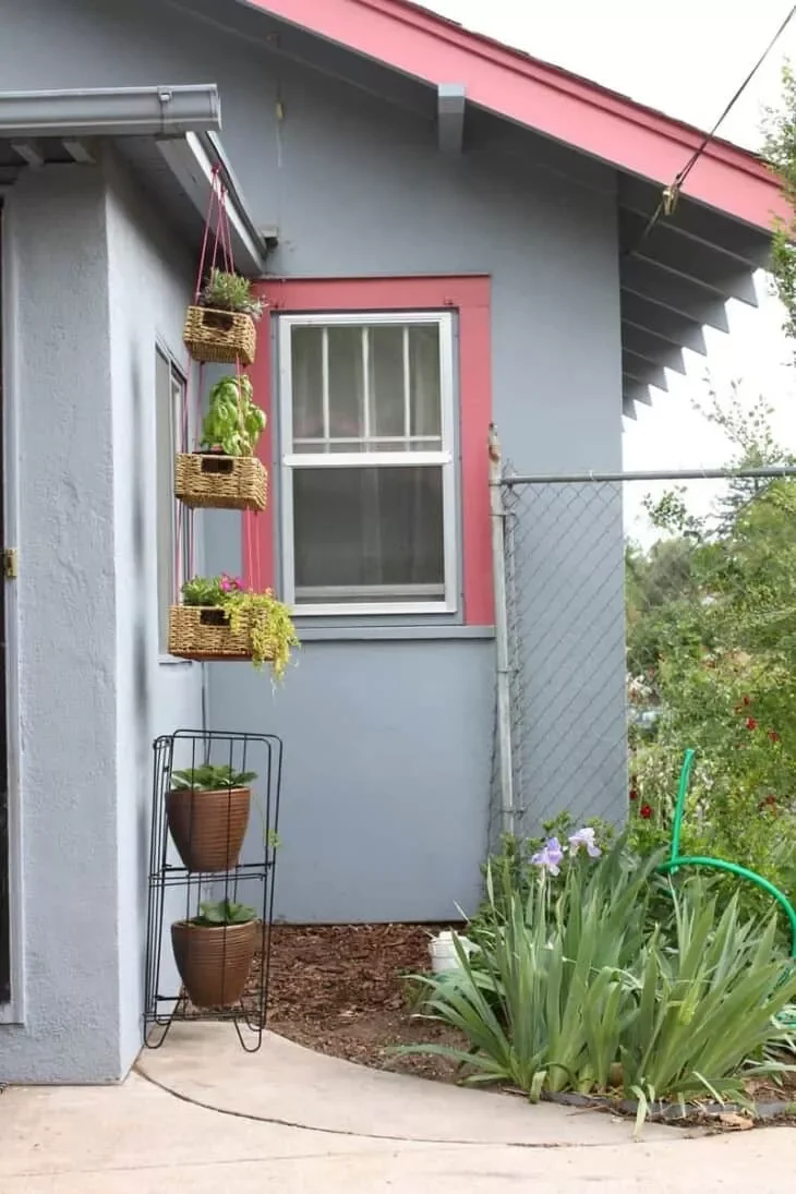 35 DIY Backyard Garden Projects to Transform Your Space 22 DIY Hanging Basket Garden