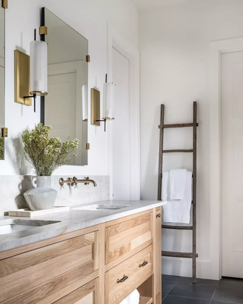 42 Country Bathroom Ideas for Your Modern Farmhouse Style 38 DIY Ladder