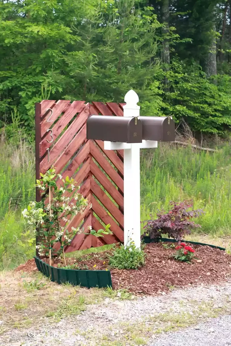 27 Mailbox Post Ideas That'll Boost Your Curb Appeal 6 DIY Screen + Plastic Post
