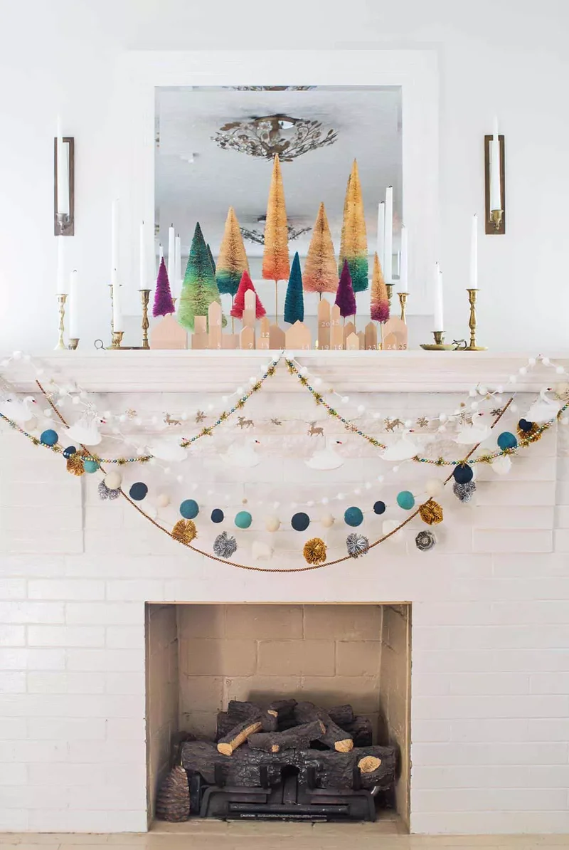 61 Unique DIY Christmas Garland Ideas for Festive Decor 20 DIY Swan Christmas Garland