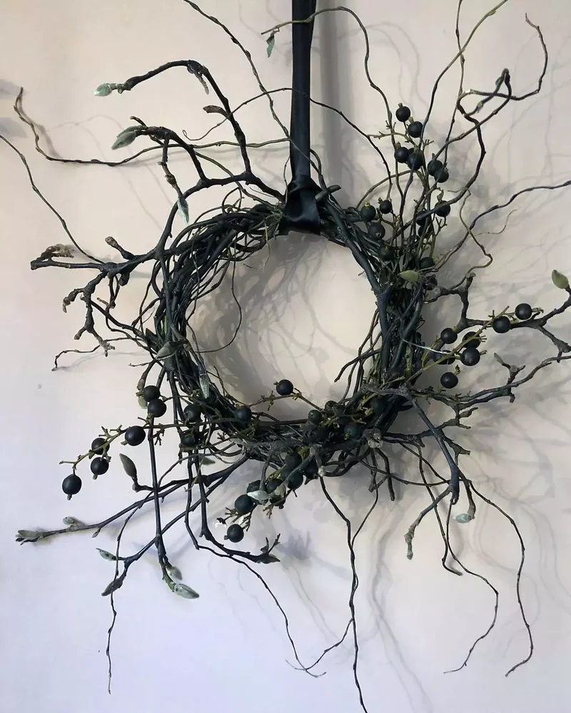 45 Halloween Wreath Ideas to Craft Before October Arrives 25 Dark Halloween Wreath