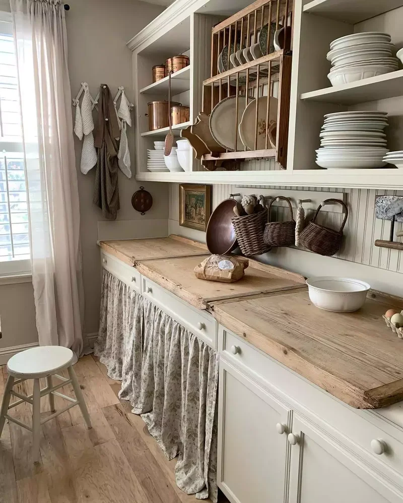 32 Country Kitchen Designs for a Cozy Cooking Retreat 16 Darling Baskets