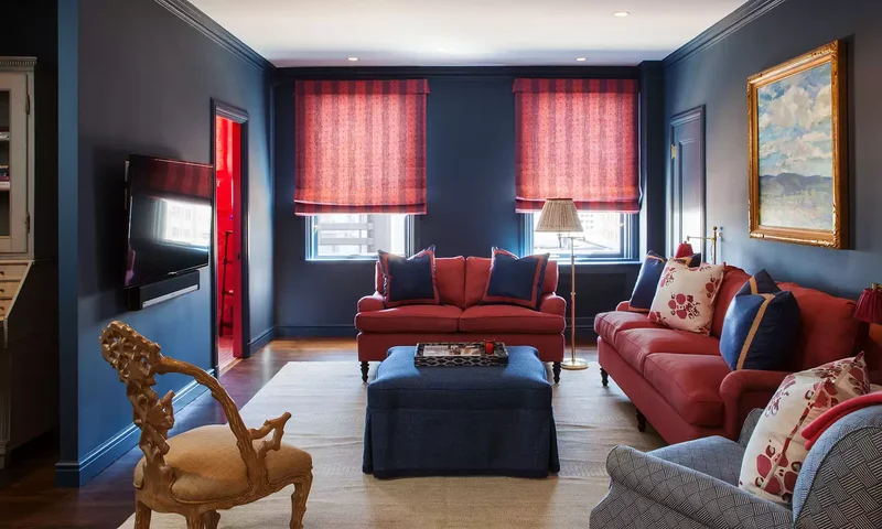 21 Small Living Rooms With TVs That Look Absolutely Stunning 9 Decorate With Bold Colors