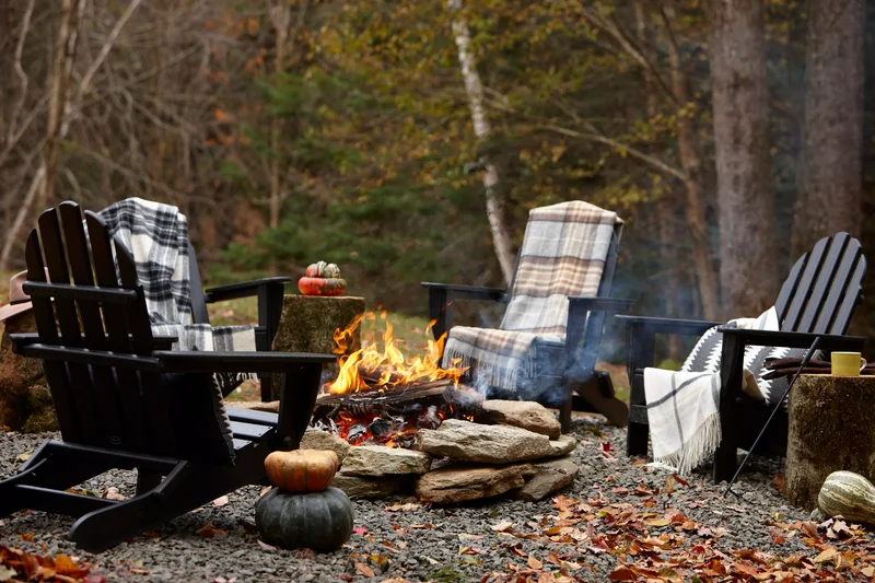 40 Budget-Friendly Backyard Ideas for Any Outdoor Space 10 Decorate for the Seasons