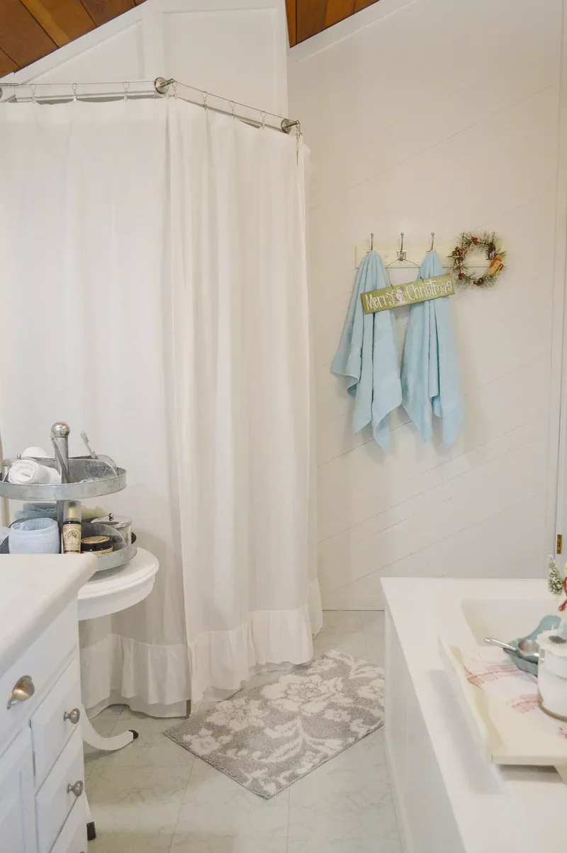 Decorating Your Bathroom for Christmas: 32 Festive Ideas 9 Decorate the Towel Rack