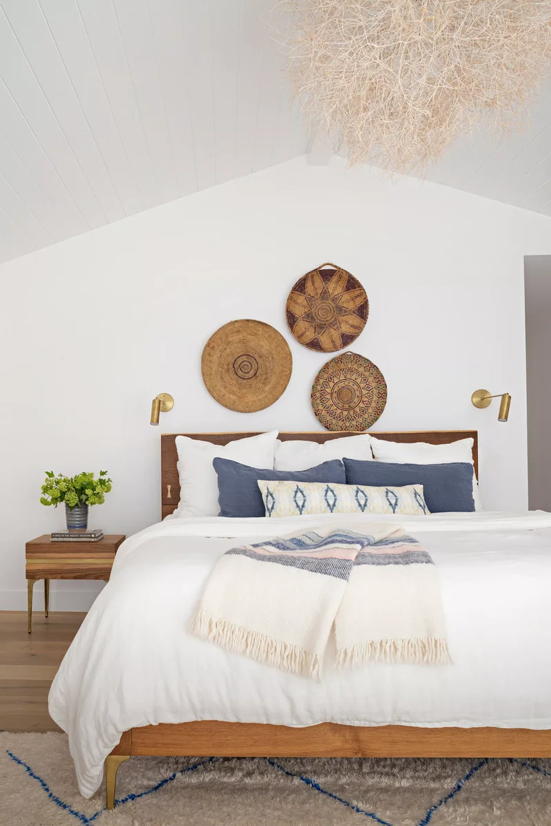 40 Bohemian Bedroom Ideas for Your Dreamy Personal Retreat 26 Decorating with Baskets