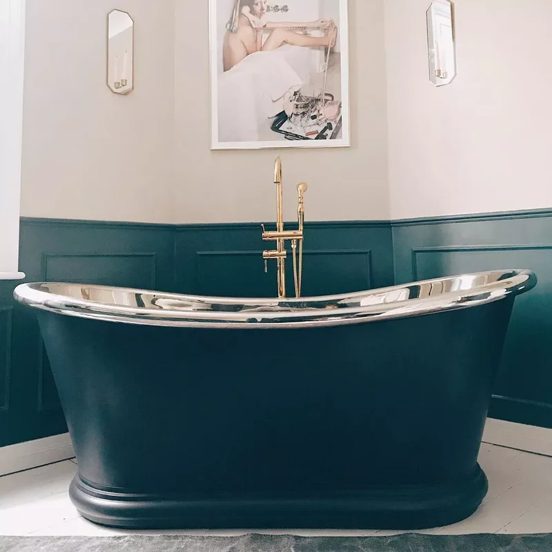 Deep Green Soaking Tub