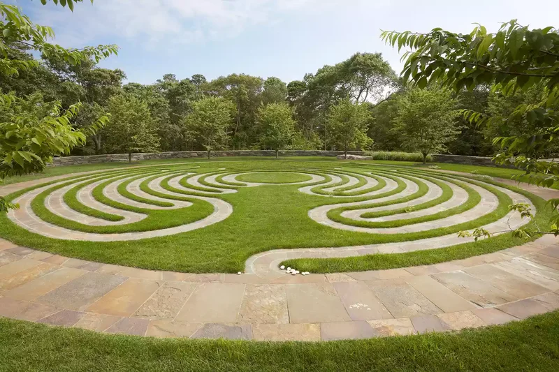 20 Beautiful Zen Garden Ideas for Peaceful Relaxation 11 Design a Labyrinth