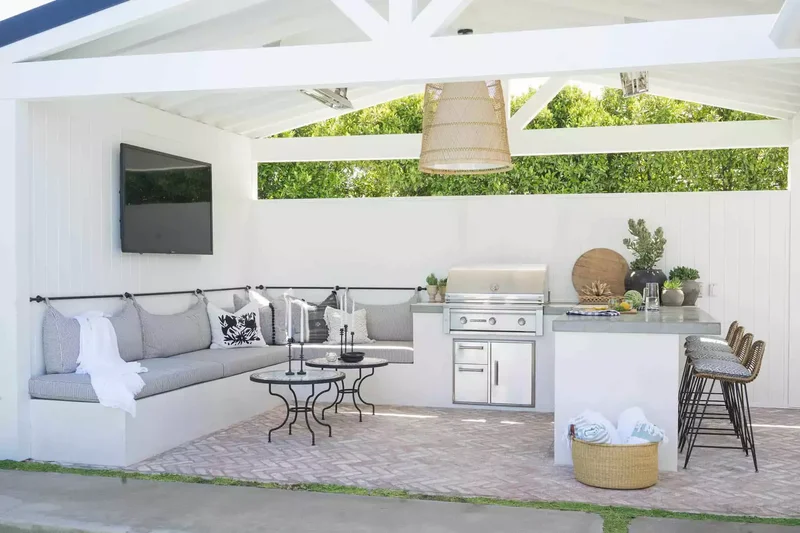 22 Outdoor TV Ideas to Create an Entertaining Backyard 3 Detached Brick Patio TV