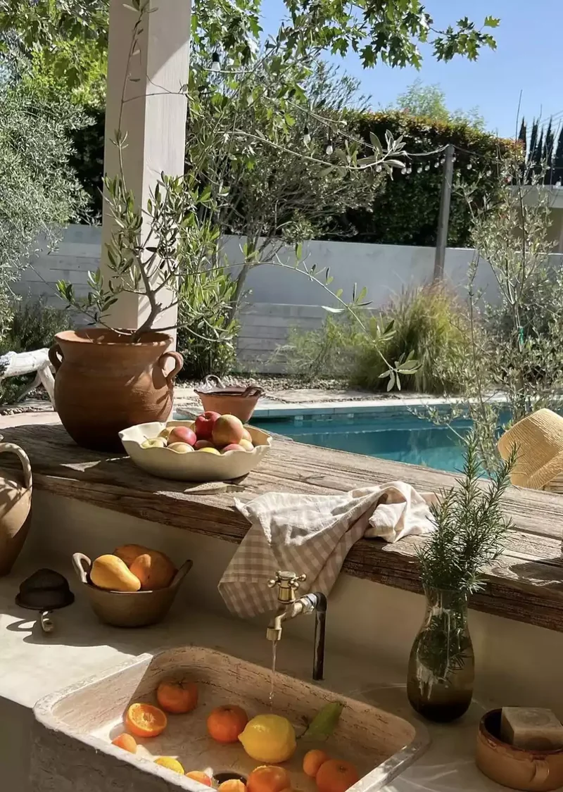 57 Stunning Garden Decor Ideas to Transform Your Outdoor Space 18 Display Platters and Bowls