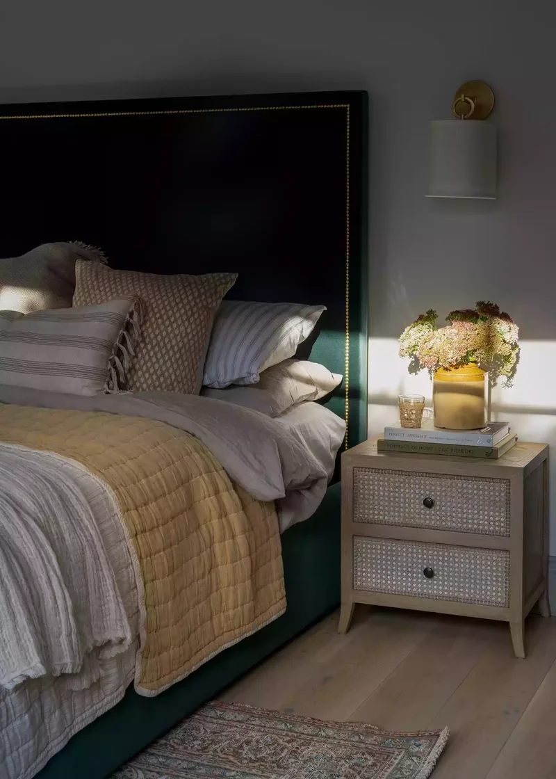 25 Eclectic Bedroom Ideas That Express Your Unique Style 12 Don