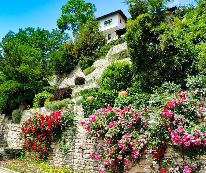 42 Beautiful Retaining Wall Ideas for Your Yard and Garden 30 Dramatic Terraced Retaining Walls