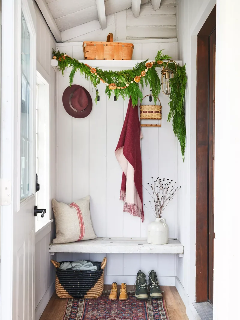 54 DIY Christmas Garland Ideas to Fill Your Home with Joy 13 Dried Orange Slice Garland