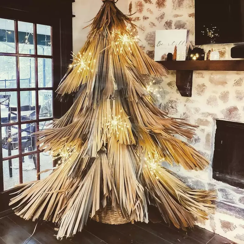 DIY Christmas Tree Ideas Worth Displaying for Your Guests 18 Dried Palm Leaf Tree