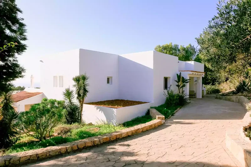 42 Beautiful Retaining Wall Ideas for Your Yard and Garden 21 Driveway Retaining Wall