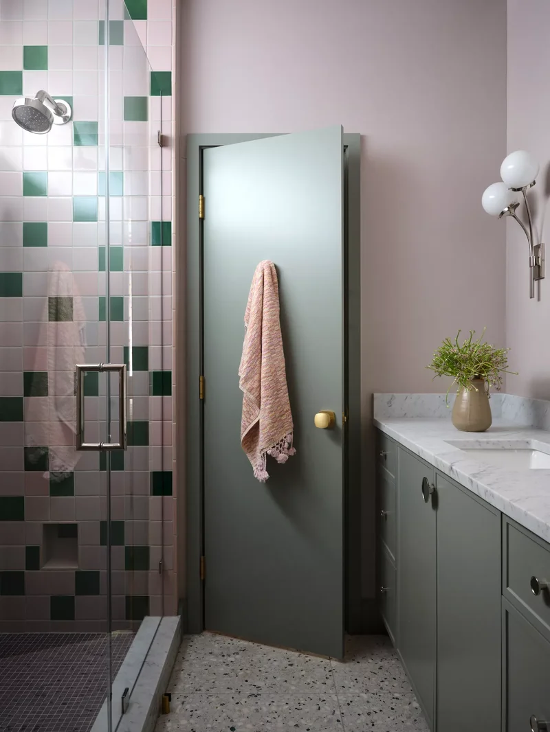 30 Designer-Favorite Bathroom Paint Shades That Never Fail 9 Dusty Mauve