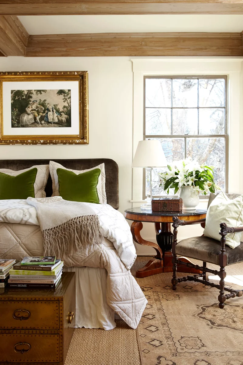 26 Green Bedroom Designs to Create Your Perfect Cozy Space 7 Embrace a Classic Look