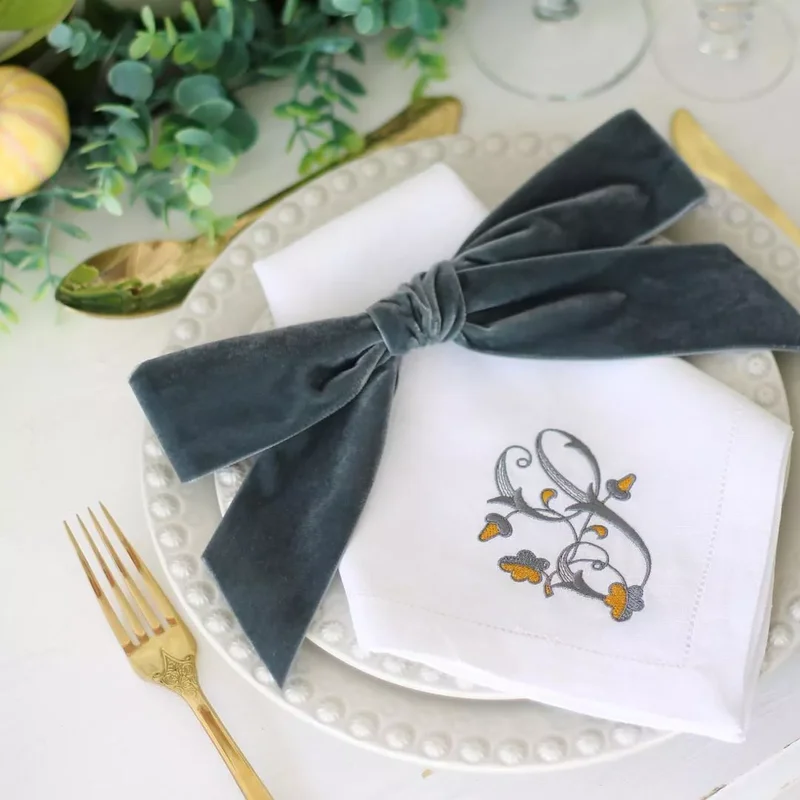 62 Stunning Thanksgiving Table Settings That Will Wow Guests 21 Embroidered Cloth Napkins