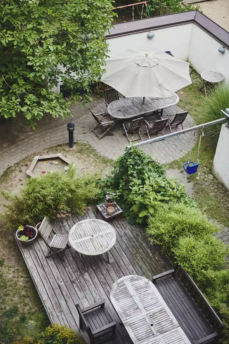 51 Clever Small Patio Ideas That Expand Your Outdoor Space 29 Enclose With Landscaping