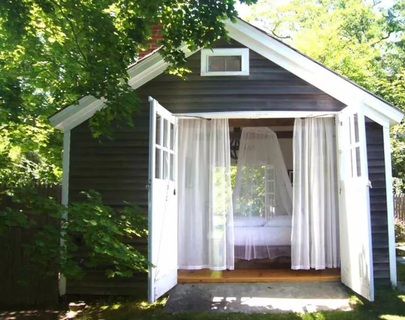 Farmhouse-Style Guest House