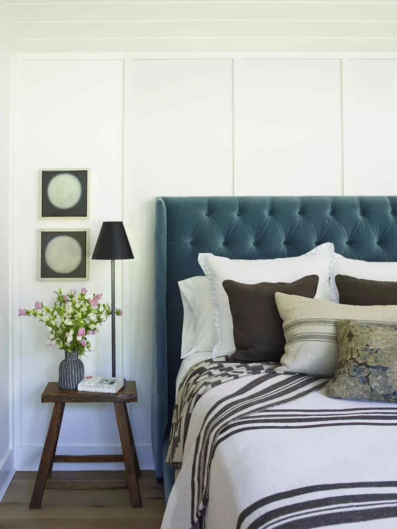 15 Cozy Farmhouse Bedroom Ideas to Transform Your Space 5 Farmhouse Textures