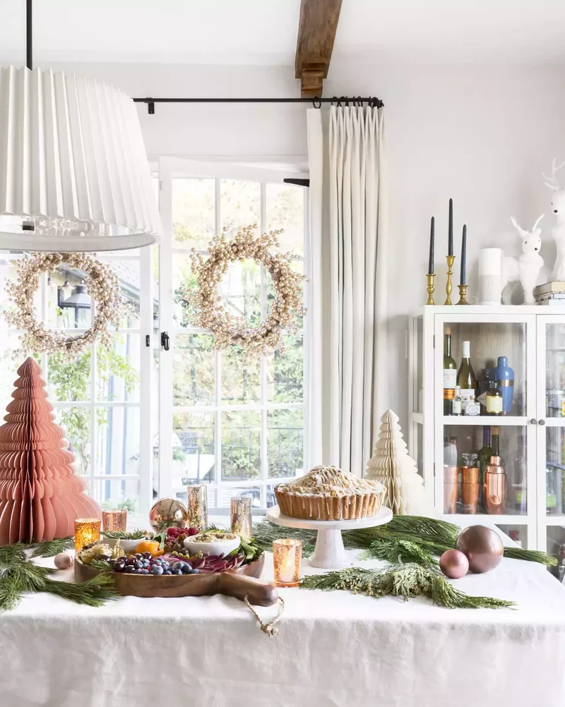 Christmas Door Decorating Ideas: 30 Designer Looks to Try 26 Faux Berry Wreaths