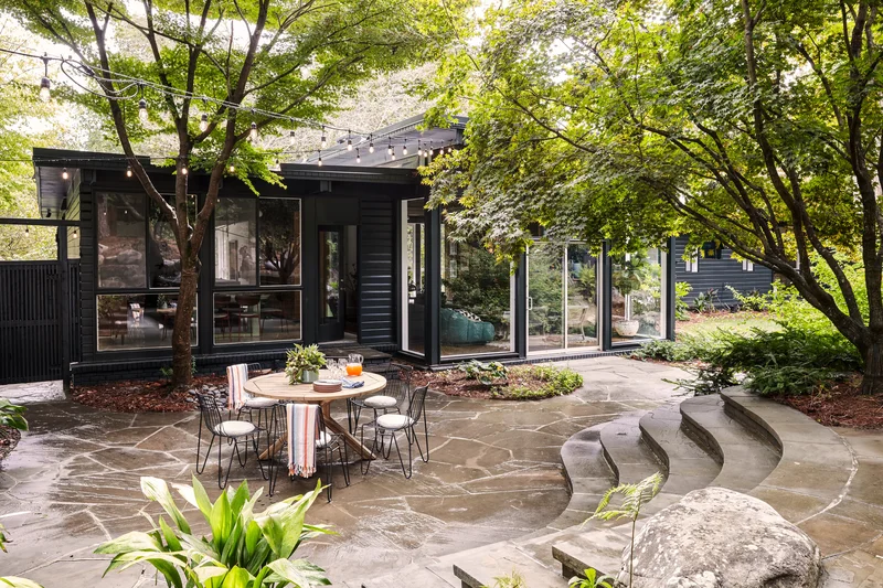 24 Beautiful Garden Path Ideas for Your Outdoor Retreat 4 Flagstone Patio