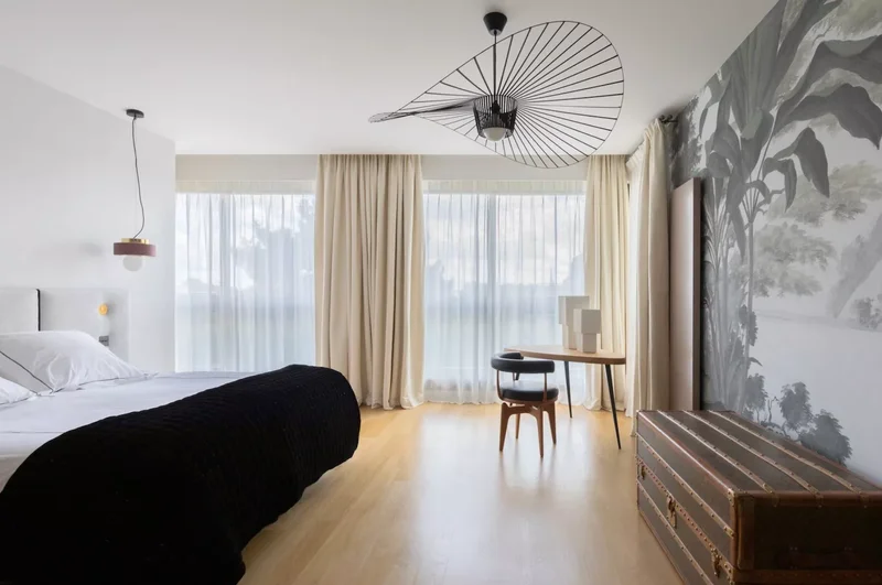 Float the Desk in a Corner