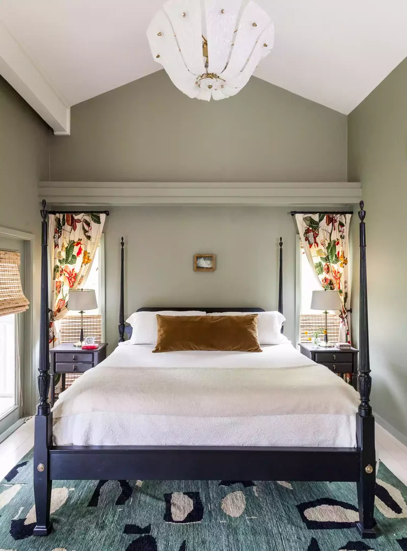 Floral-Accented Small Bedroom