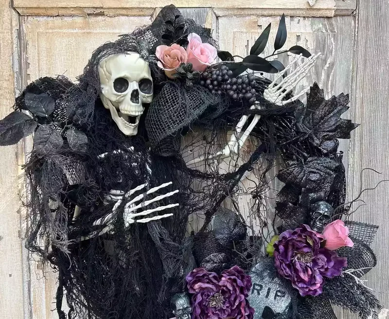 45 Halloween Wreath Ideas to Craft Before October Arrives 24 Floral Halloween Wreath